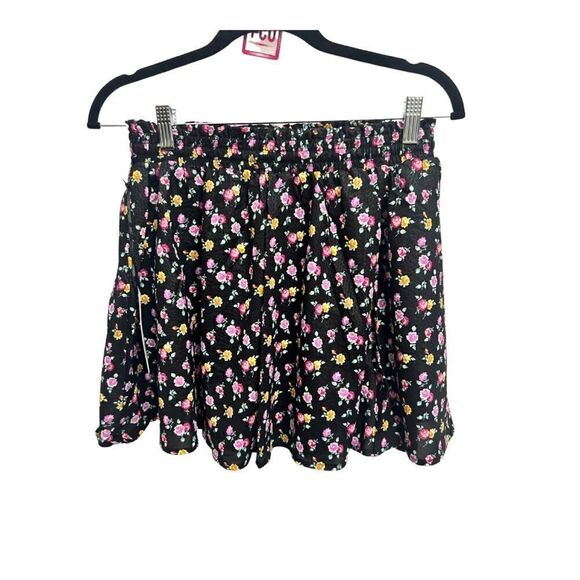 Unique Vintage Ditsy Floral Daryl Skort Black - Picture 2 of 11